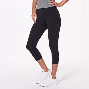 Lululemon Speed Up Crop 21” Size 4 in Black with Side Pockets